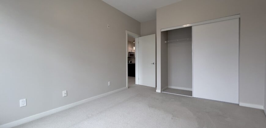 SURREY – 1 BEDROOM, 1 BATHROOM & JR BED/DEN CONDO