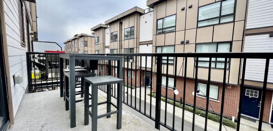 LANGLEY – 3 BEDROOMS, 2.5 BATHROOM W/ ROOFTOP PATIO TOWNHOUSE