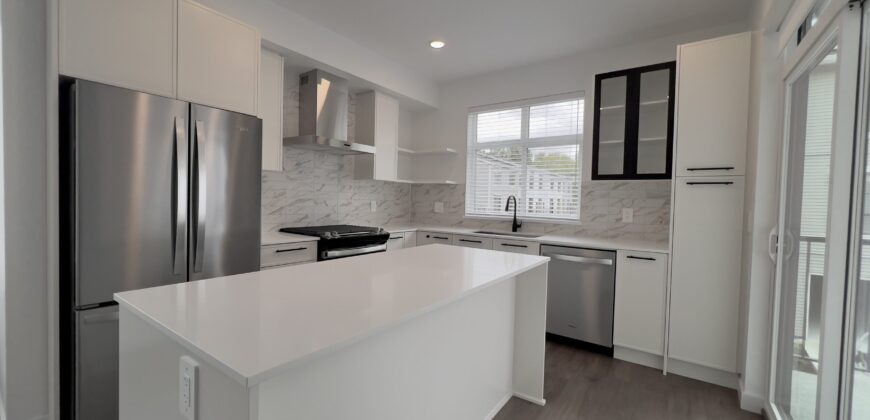 BRAND NEW 3 BEDROOMS, 2.5 BATHROOM WITH DEN, CORNER UNIT TOWNHOUSE