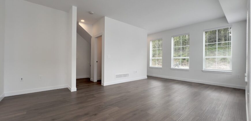 BRAND NEW 3 BEDROOMS, 2.5 BATHROOM WITH DEN, CORNER UNIT TOWNHOUSE