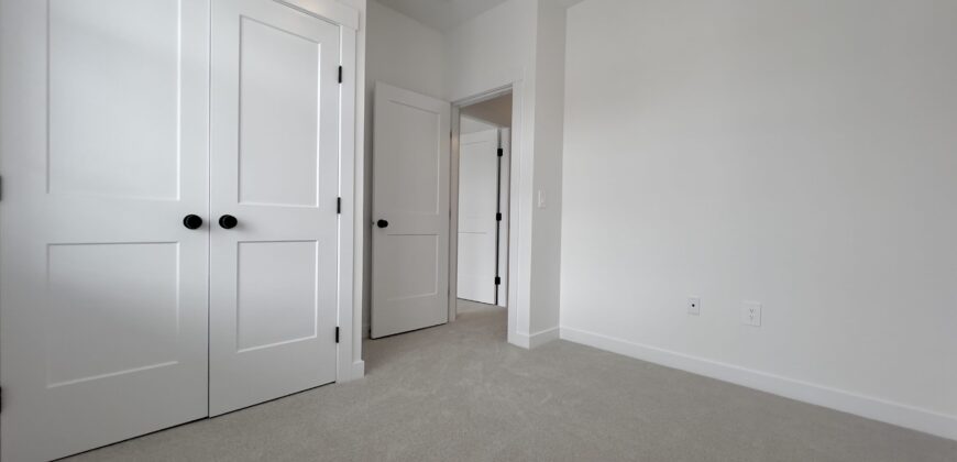 BRAND NEW 3 BEDROOMS, 2.5 BATHROOM WITH DEN, CORNER UNIT TOWNHOUSE