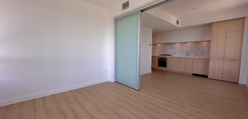 BRENTWOOD – BRAND NEW 1 BEDROOM, 1 BATHROOM CONDO