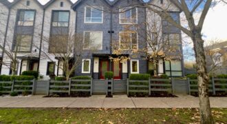 SURREY – 2 BEDROOM, 2.5 BATHROOM & DEN TOWNHOUSE