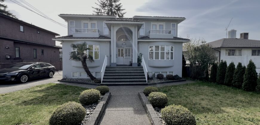 BURNABY – 8 BEDROOM, 5 BATHROOM HOUSE