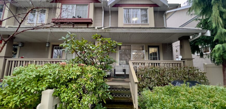 LANGLEY- FURNISHED 2 BEDROOM, 2 BATHROOM TOWNHOUSE