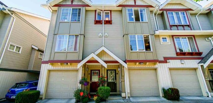 LANGLEY – 3 BEDROOM, 2.5 BATHROOM TOWNHOUSE