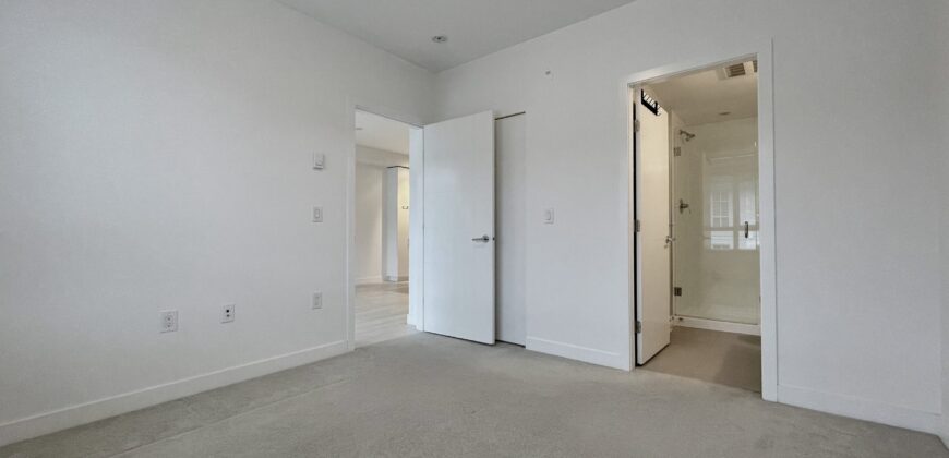 SURREY – 2 BEDROOM, 2 BATHROOM, 4TH FLOOR