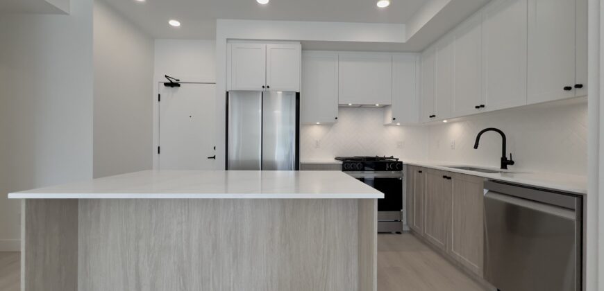 HAYER TOWN CENTRE – BRAND NEW 2 BED, 2 BATH + SOLARIUM – 2ND FLOOR HUGE PATIO