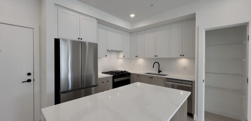HAYER TOWN CENTRE – BRAND NEW 2 BED, 2 BATH + SOLARIUM – 2ND FLOOR HUGE PATIO