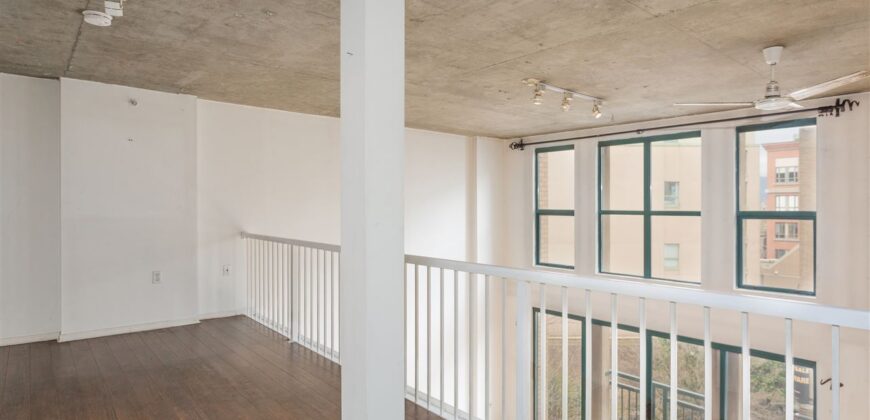 GASTOWN LOFT – 1 BEDROOM, 1 BATHROOM LOFT