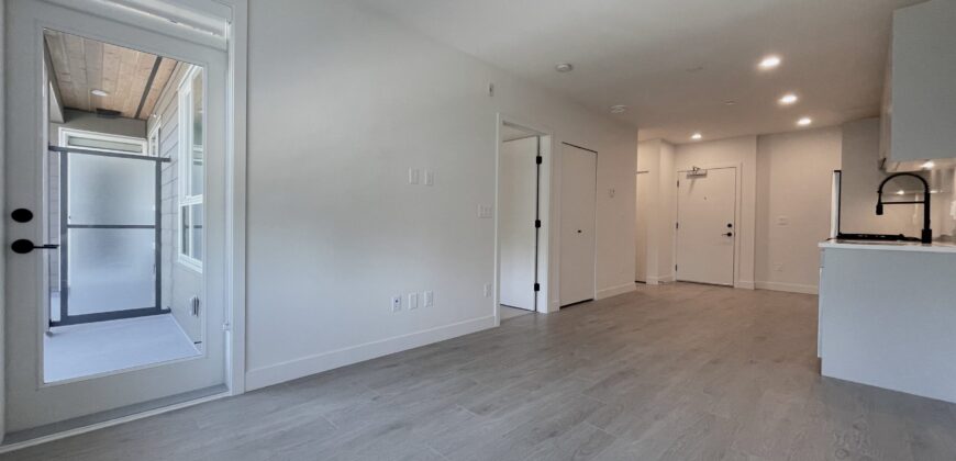 SURREY – 1 BED 1 BATH CONDO AVAILABLE!