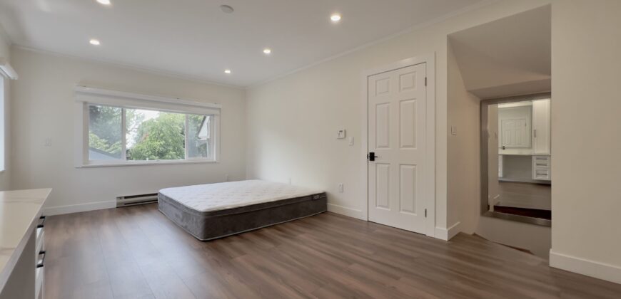 SURREY – 4 BEDROOM, 3.5 BATHROOM HOUSE