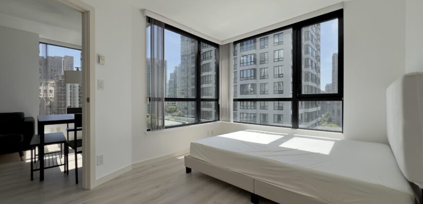 YALETOWN – 1 BED, 1 BATH, + DEN + SOLARIUM