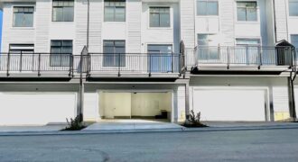 SURREY – 3 BEDROOM, 2.5 BATHROOM + DEN TOWNHOUSE