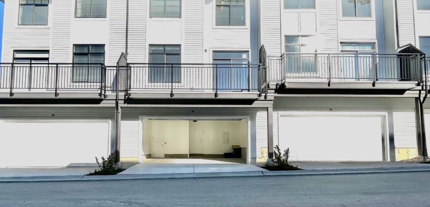 SURREY – 3 BEDROOM, 2.5 BATHROOM + DEN TOWNHOUSE