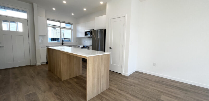 SURREY – 3 BEDROOM, 2.5 BATHROOM + DEN TOWNHOUSE