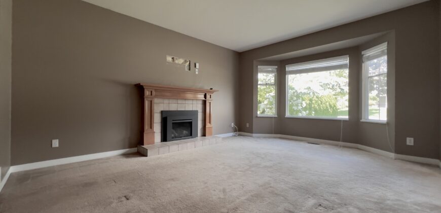 CLOVERDALE – 3 BED 2.5 BATH HOUSE! HUGE YARD AND DRIVEWAY
