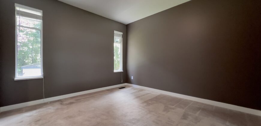 CLOVERDALE – 3 BED 2.5 BATH HOUSE! HUGE YARD AND DRIVEWAY