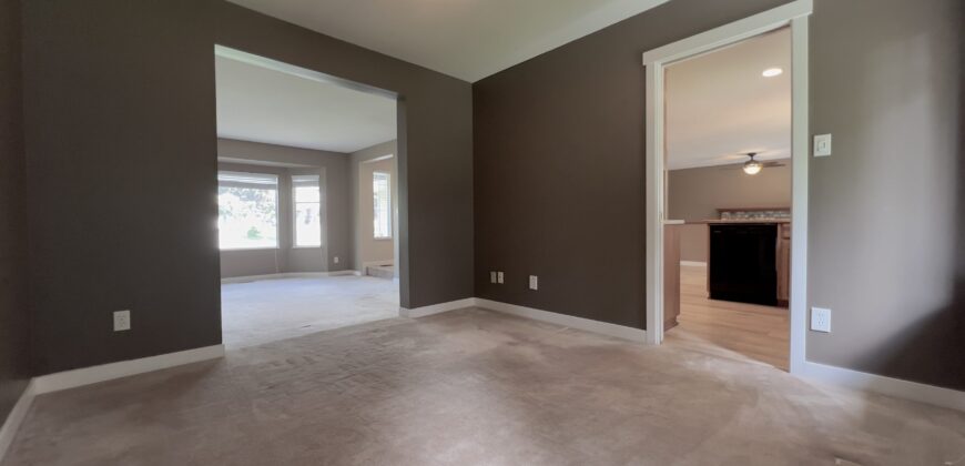 CLOVERDALE – 3 BED 2.5 BATH HOUSE! HUGE YARD AND DRIVEWAY