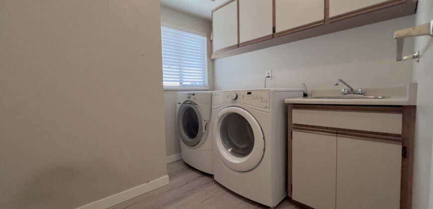 CLOVERDALE – 3 BED 2.5 BATH HOUSE! HUGE YARD AND DRIVEWAY