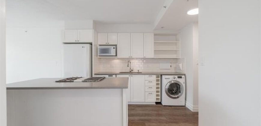 1 BEDROOM, 1 BATHROOM + DEN CONDO
