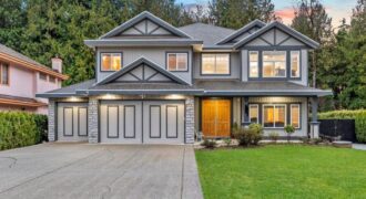 West Clearbrook – 5 BED 3.5 BATH MAIN FLOOR HOUSE! HUGE YARD AND DRIVEWAY