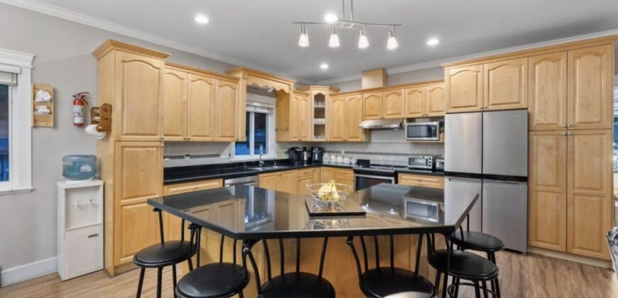 West Clearbrook – 5 BED 3.5 BATH MAIN FLOOR HOUSE! HUGE YARD AND DRIVEWAY
