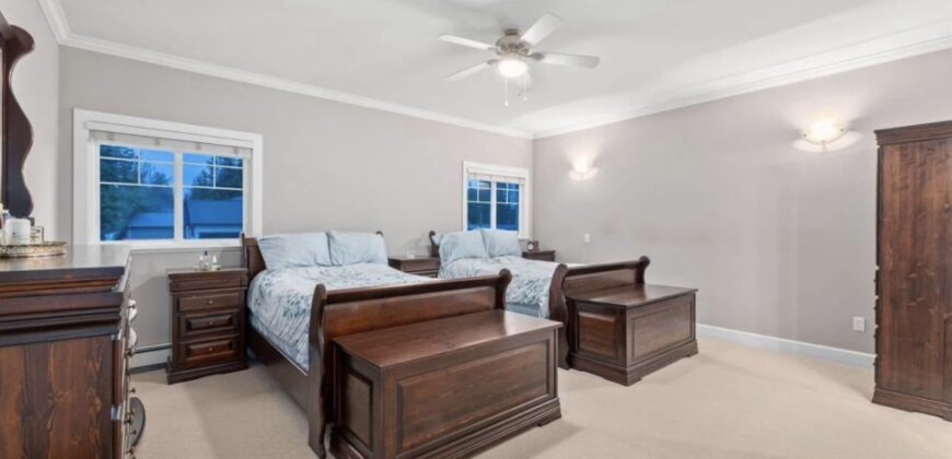West Clearbrook – 5 BED 3.5 BATH MAIN FLOOR HOUSE! HUGE YARD AND DRIVEWAY
