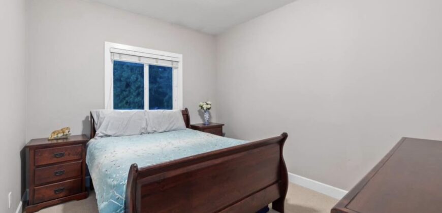West Clearbrook – 5 BED 3.5 BATH MAIN FLOOR HOUSE! HUGE YARD AND DRIVEWAY
