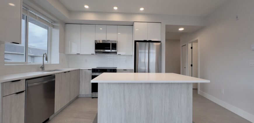 MAPLE RIDGE – LIKE-NEW 2 BEDROOM 2 BATHROOM CONDO