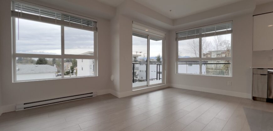 MAPLE RIDGE – LIKE-NEW 2 BEDROOM 2 BATHROOM CONDO