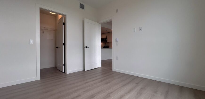LANGLEY – Top Floor 2 BEDROOM, 2 BATHROOM CONDO