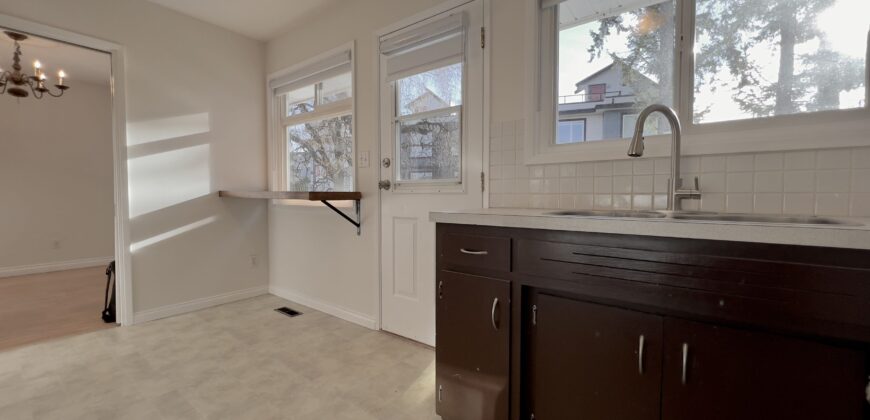 3 BEDROOM, 1 BATHROOM UPPER FLOOR AVAILABLE