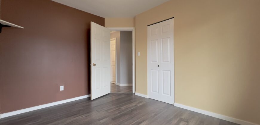 SPECTACULAR AND FULLY UPDATED – 3 BEDROOMS 2 BATHROOM MAIN FLOOR
