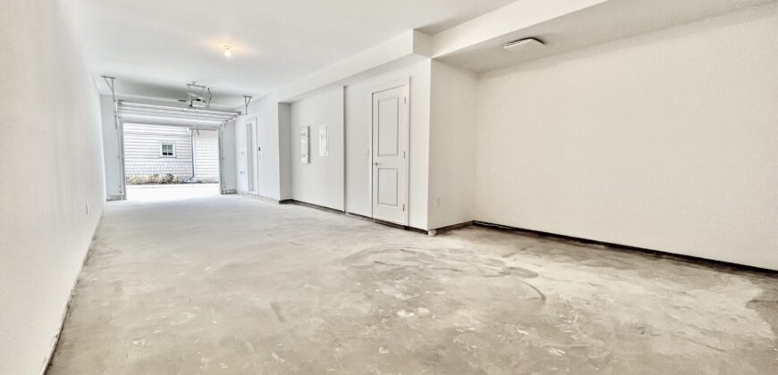 SPACIOUS 2 BED 2.5 BATH TOWNHOUSE AVAILABLE NOW!