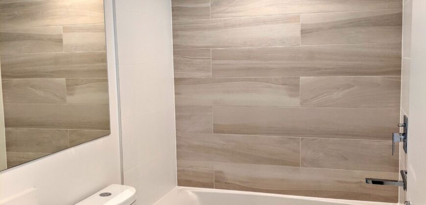 SURREY – 2 BEDROOM, 2 BATHROOM PENTHOUSE CONDO AVAILABLE SEPT 1ST