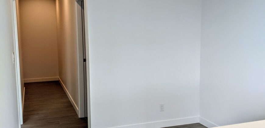 SURREY – 2 BEDROOM, 2 BATHROOM PENTHOUSE CONDO AVAILABLE SEPT 1ST