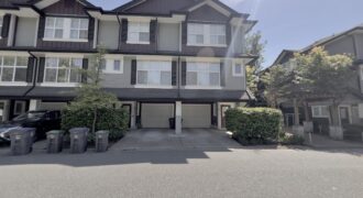 SURREY – 3 BEDROOM + Den, 2.5 BATHROOM CORNER UNIT TOWNHOUSE