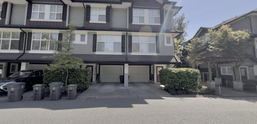 SURREY – 3 BEDROOM + Den, 2.5 BATHROOM CORNER UNIT TOWNHOUSE