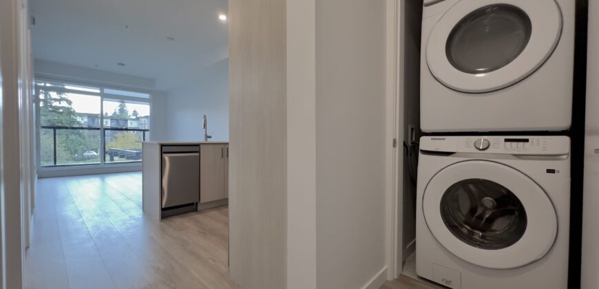 SURREY CENTRAL – 1 BEDROOM, 1 BATHROOM & 1 DEN CONDO AVAILABLE JANUARY!