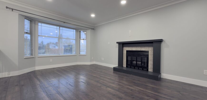 Surrey – 3 BEDROOM, 2 BATHROOM UPPER LEVEL HOME AVAILABLE