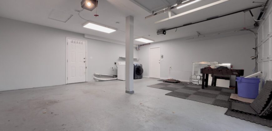 Surrey – 3 BEDROOM, 2 BATHROOM UPPER LEVEL HOME AVAILABLE