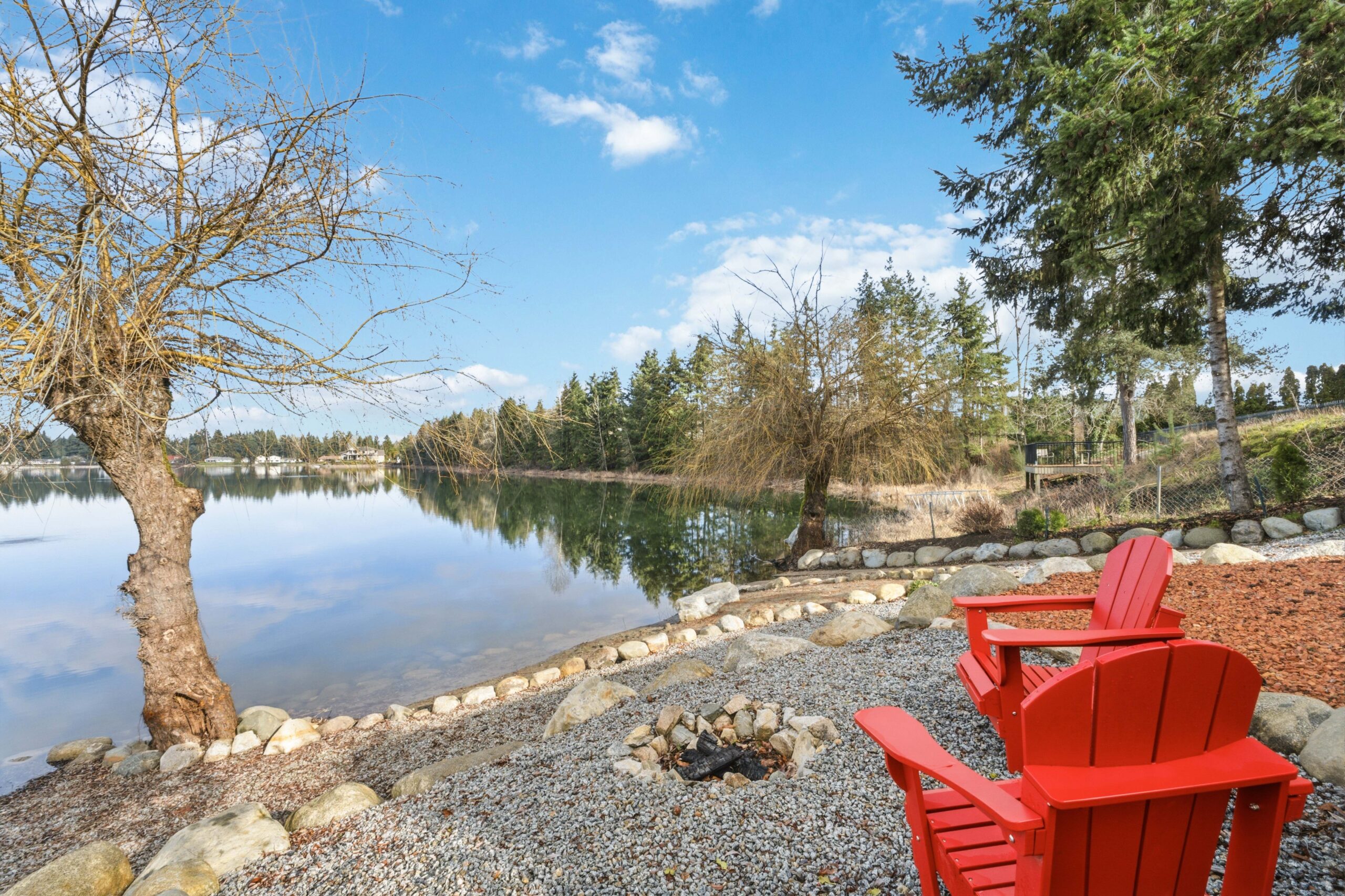 LANGLEY – 2 BEDROOM, 1.5 BATHROOM LAKESIDE COACH HOME