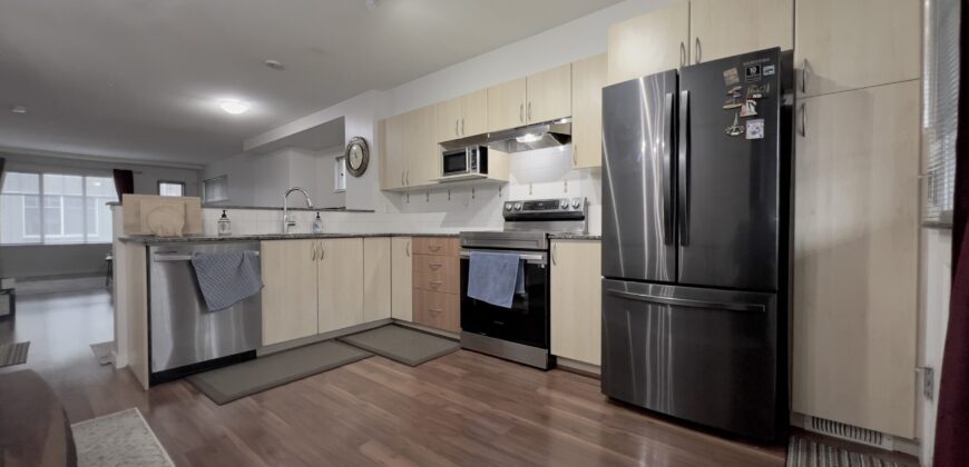 LANGLEY- FURNSIHED 2 BEDROOM, 2 BATHROOM TOWNHOUSE