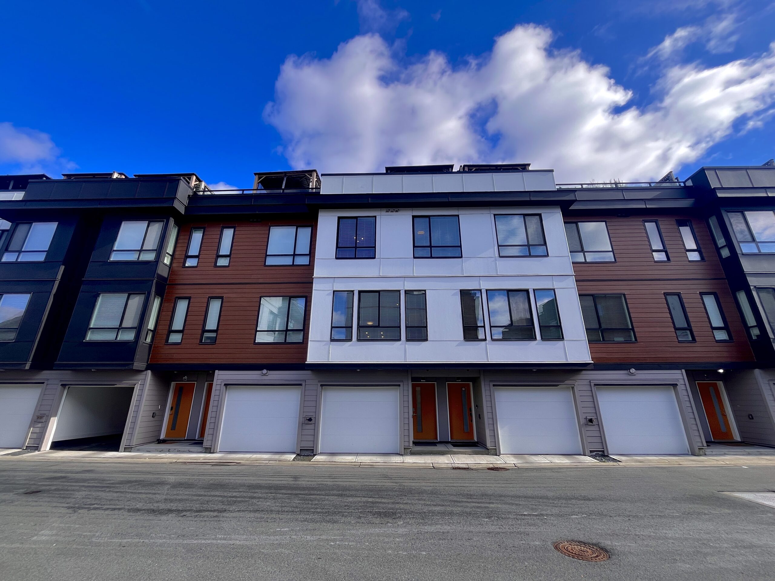 LANGLEY – 3 BEDROOM, 2.5 BATHROOM TOWNHOUSE