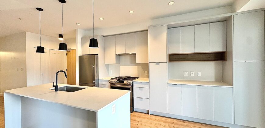 UPPER MONTROSE – CENTRAL ABBOTSFORD –3 BED 3 BATH CONDO