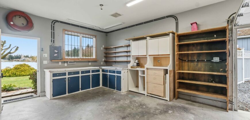 LANGLEY – 2 BEDROOM, 1.5 BATHROOM LAKESIDE COACH HOME