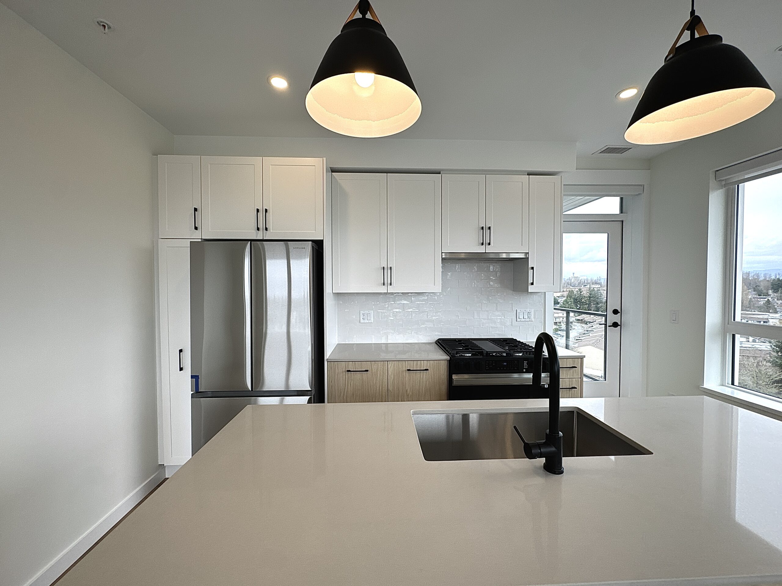 ALDERGROVE TOWN CENTRE VANETTA – BRAND NEW CORNER UNIT 2 BED, 2 BATH