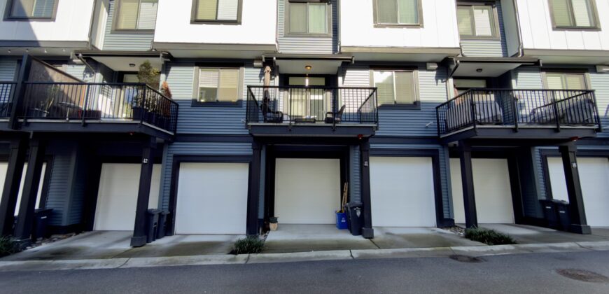 LANGLEY – 3 BEDROOM 2.5 BATHROOM + DEN TOWNHOUSE