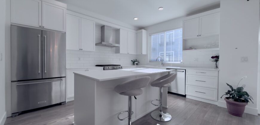 LANGLEY – 3 BEDROOM 2.5 BATHROOM + DEN TOWNHOUSE